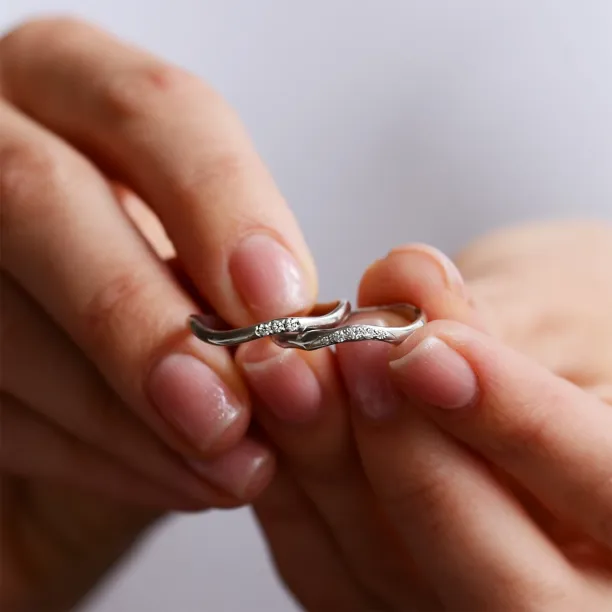 Gold organic ring with diamonds ISOLA Image