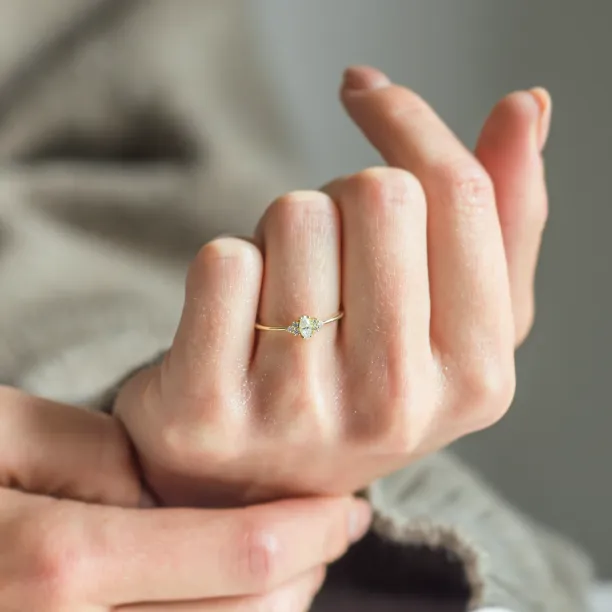 Romantic engagement ring with lab-grown diamonds MILLENIAL Image