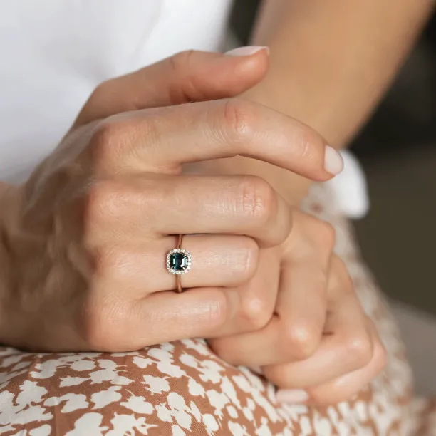 Originální zásnubní prsten s teal asscher safírem a diamanty AUBREY Image