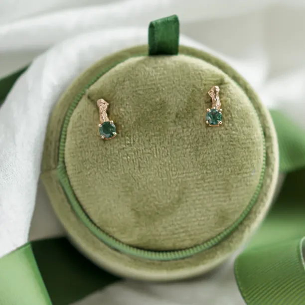 Napichovací neobvyklé náušnice s mechovými acháty a větvičkou ELLION Image