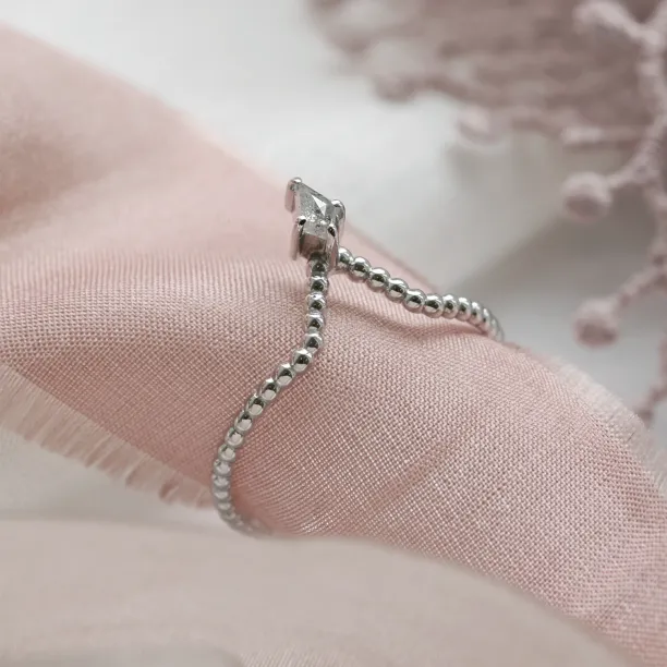 Salt and pepper diamond V stacker ring ISOLDE Image