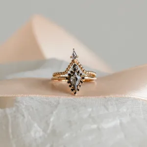 Salt and pepper diamond V stacker ring ISOLDE Thumbnail