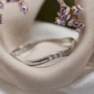 Curvy gold wedding ring with three diamonds ISEULT Thumbnail