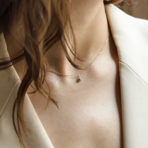 Zlatý přívěsek se salt and pepper diamantem v bezel osazení SAND Image