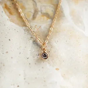 Zlatý přívěsek se salt and pepper diamantem v bezel osazení SAND