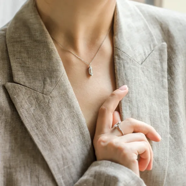 Netradiční geometrický prsten s hexagon moissanitem ANYA Image