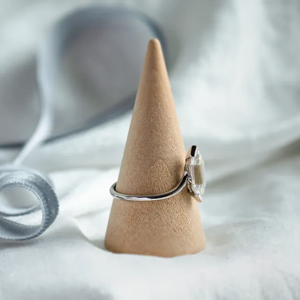 Netradiční geometrický prsten s hexagon moissanitem ANYA Image