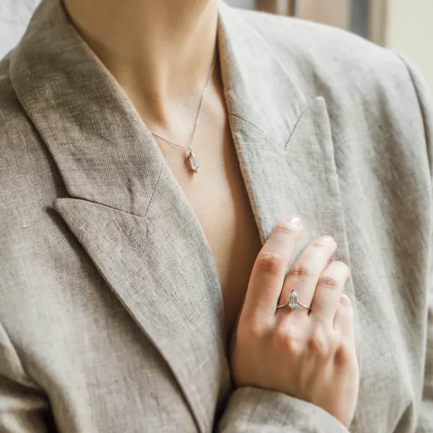 Netradiční geometrický prsten s hexagon moissanitem ANYA Image