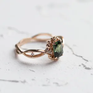 Výrazný zlatý vintage prsten se zeleným safírem a diamanty BAROQUE Thumbnail