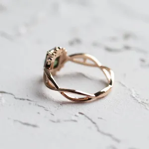 Výrazný zlatý vintage prsten se zeleným safírem a diamanty BAROQUE Thumbnail