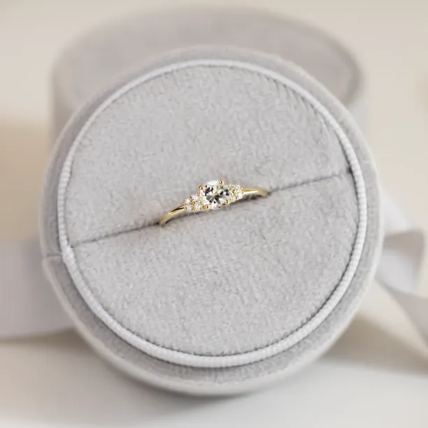 Dainty round aquamarine ring gold AZZURRO Image