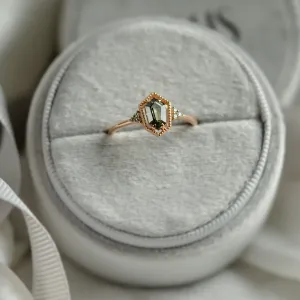 Zlatý prsten ve vintage stylu s hexagon safírem a diamanty MAISY Thumbnail