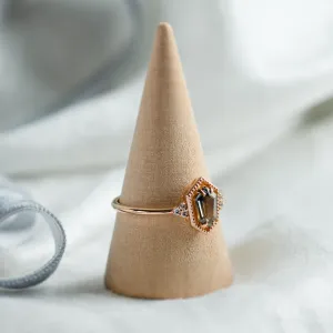 Zlatý prsten ve vintage stylu s hexagon safírem a diamanty MAISY Thumbnail