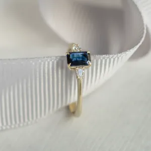 Elegant emerald sapphire and pear diamond ring LEILANI Thumbnail