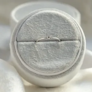 Minimalistický zásnubní prsten s diamanty JUDY Thumbnail