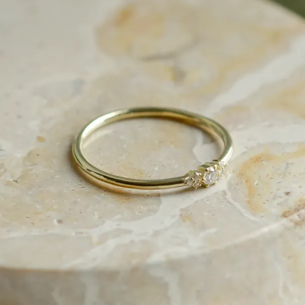 Minimalistický zásnubní prsten s diamanty JUDY Image