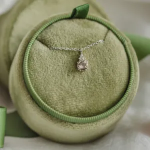 Jemný zlatý náhrdelník s morganitem a bočními diamanty FEMINA Thumbnail