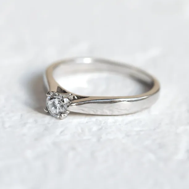 LOVIN gold engagement ring with diamond 0.25ct Image