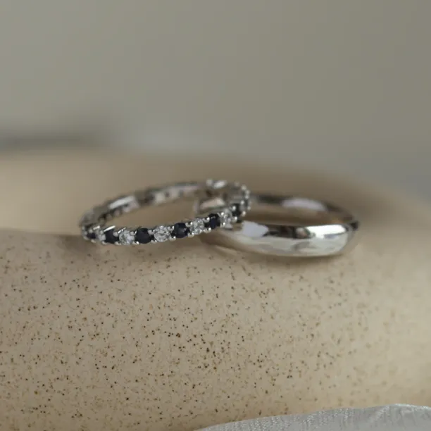 Zlaté snubní drahokamové prsteny STIKI Image