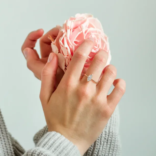 Zakroucený originální prsten s marquise moissanitem DAHLIA Image