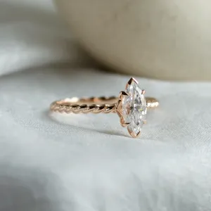 Zakroucený originální prsten s marquise moissanitem DAHLIA Thumbnail