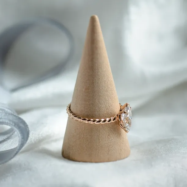 Zakroucený originální prsten s marquise moissanitem DAHLIA Image