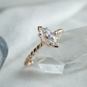 Zakroucený originální prsten s marquise moissanitem DAHLIA Thumbnail