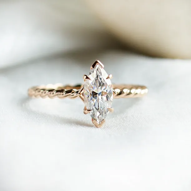 Zakroucený originální prsten s marquise moissanitem DAHLIA Image