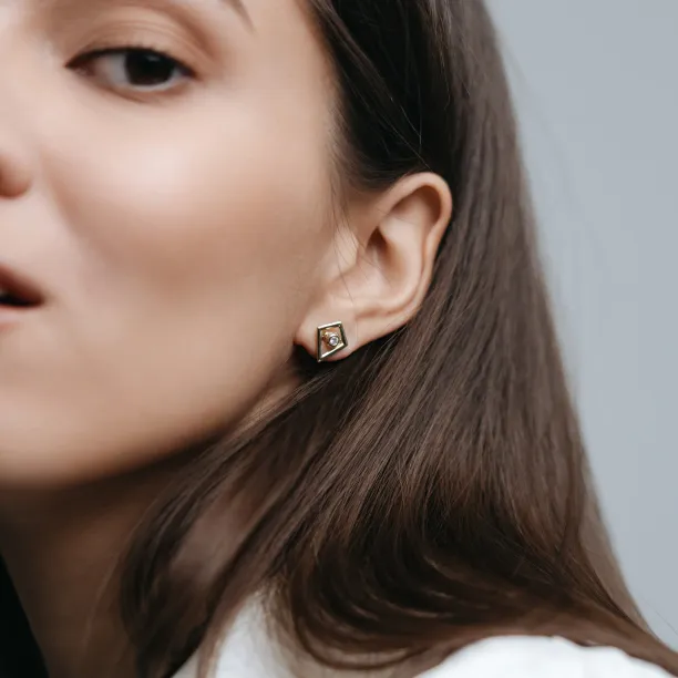 Zlaté napichovací náušnice s drahokamem dle výběru ALLA Image