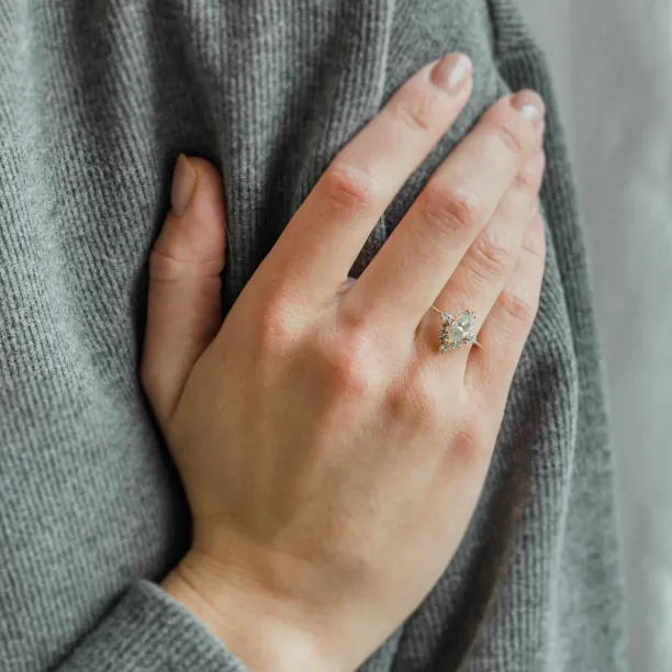 Luxusní zásnubní prsten s markýz moissanitem a bočními moissanity ANNIE Image