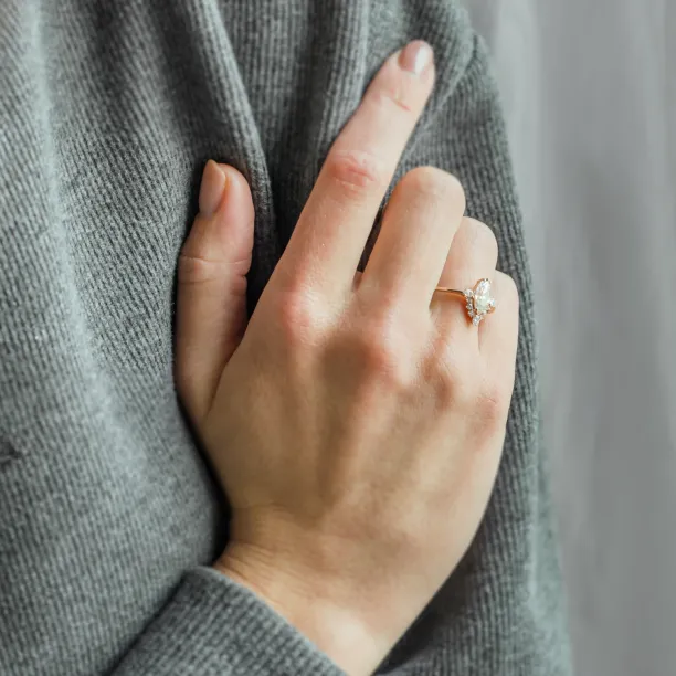 Luxusní zásnubní prsten s markýz moissanitem a bočními moissanity ANNIE Image