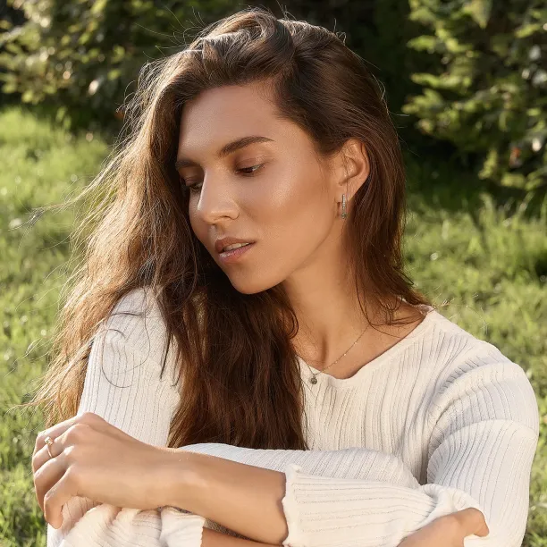 Zlaté visací náušnice s mechovými acháty a diamanty MARLOW Image