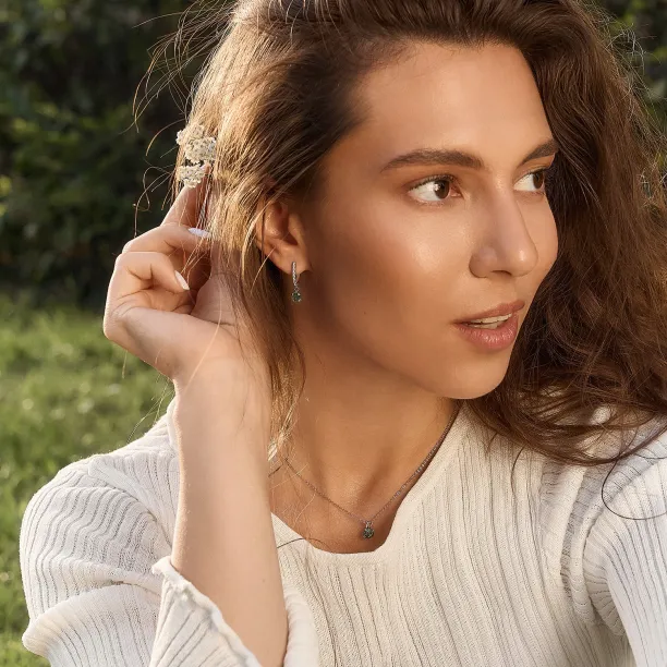 Zlaté visací náušnice s mechovými acháty a diamanty MARLOW Image