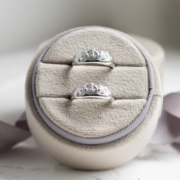 Netradiční snubní prsteny s motivem hor HIMALAYAS Image