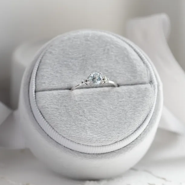 Originální zásnubní prsten s akvamarínem a diamanty AZZURRO Image