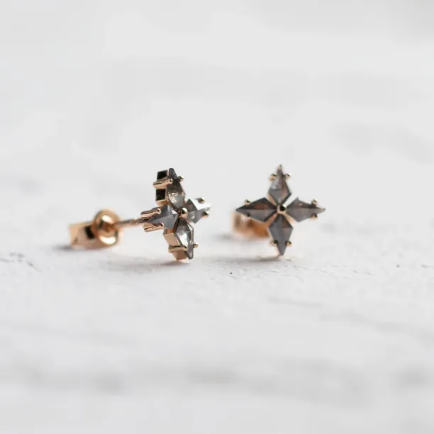 Minimalistické náušnice se salt and pepper diamanty FLORIS Image