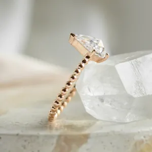 Zásnubní prsten s kuličkovou obroučkou a kite moissanitem BREEZE Thumbnail