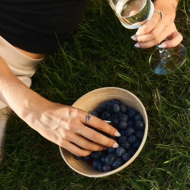 Atypický prsten s asymetrickým safírem a diamanty ELOWEN Image