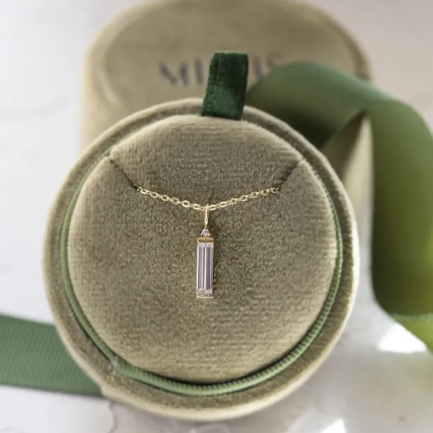 Minimalistický náhrdelník s baguette moissanitem a diamantem FELIANA Image