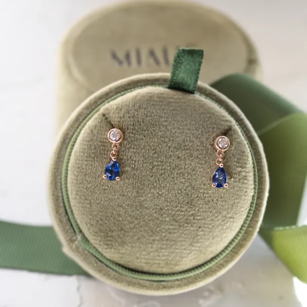 Visací náušnice s diamanty a modrými safíry CINZIA Image