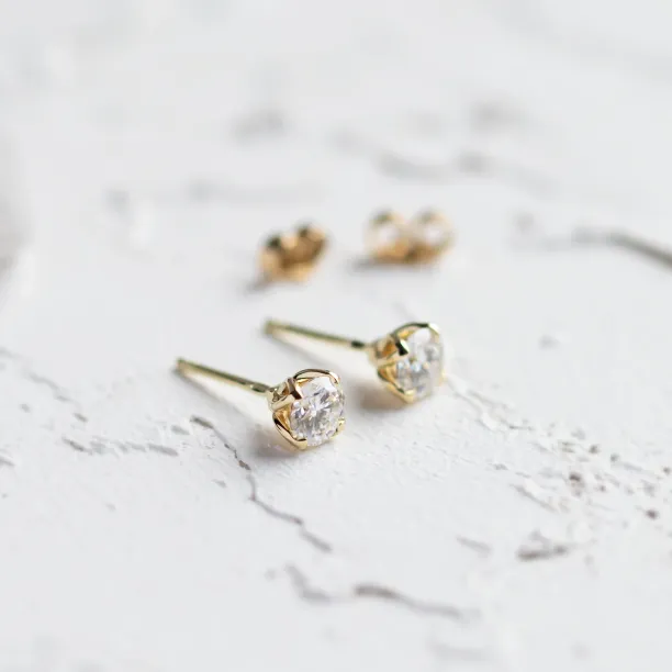 Minimalist moissanite earrings LUMIA Image