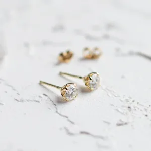 Minimalist moissanite earrings LUMIA Thumbnail