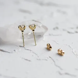 Minimalist moissanite earrings LUMIA Thumbnail