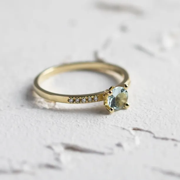 Elegantní zlatý prsten s akvamarínem a diamanty ELYSIA Image