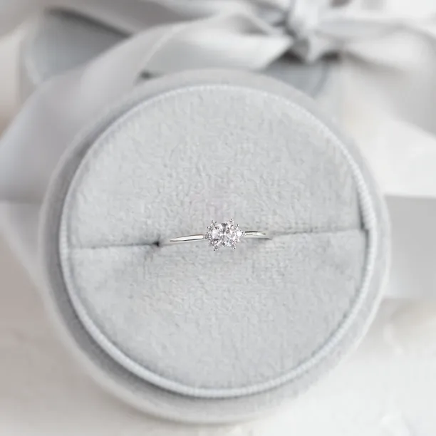 Vintage prsten s laboratorními diamanty MANNA Image