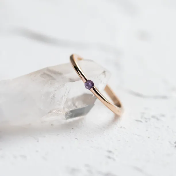 Minimalistický prsten s fialovým safírem HAIMEE Image
