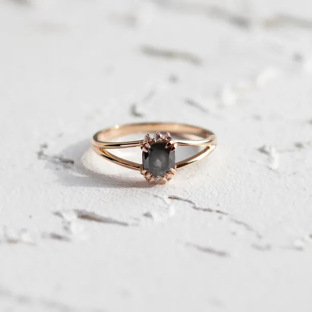 Originální prsten se salt and pepper a přírodními diamanty SALOMINA Image