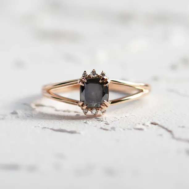 Originální prsten se salt and pepper a přírodními diamanty SALOMINA Image