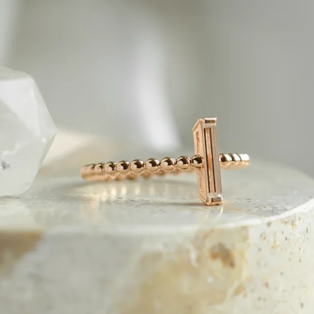 Kuličkový zásnubní prsten s baguette moissanitem ECLA Image