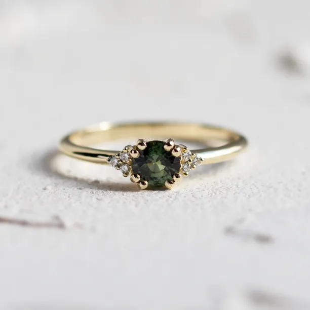 Green sapphire and diamond engagement ring MONNADA Image